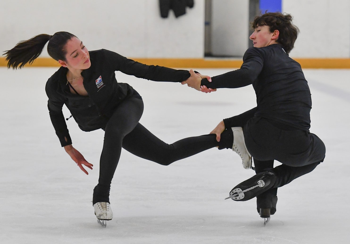 Lorraine McNamara & Quinn Carpenter ice dance performance.